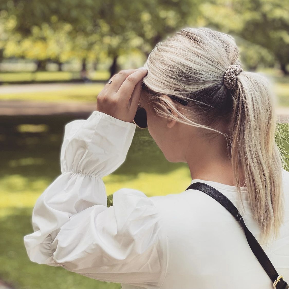 [SG ✨ Small]100% Authentic Mulberry Silk Scrunchies - 19 Momme Hair Ties Hair Ropes Hair Bands Elastics Ponytail Holders for Women Girls Hair Accessories, No Hurt to Your Hair, Dress Up